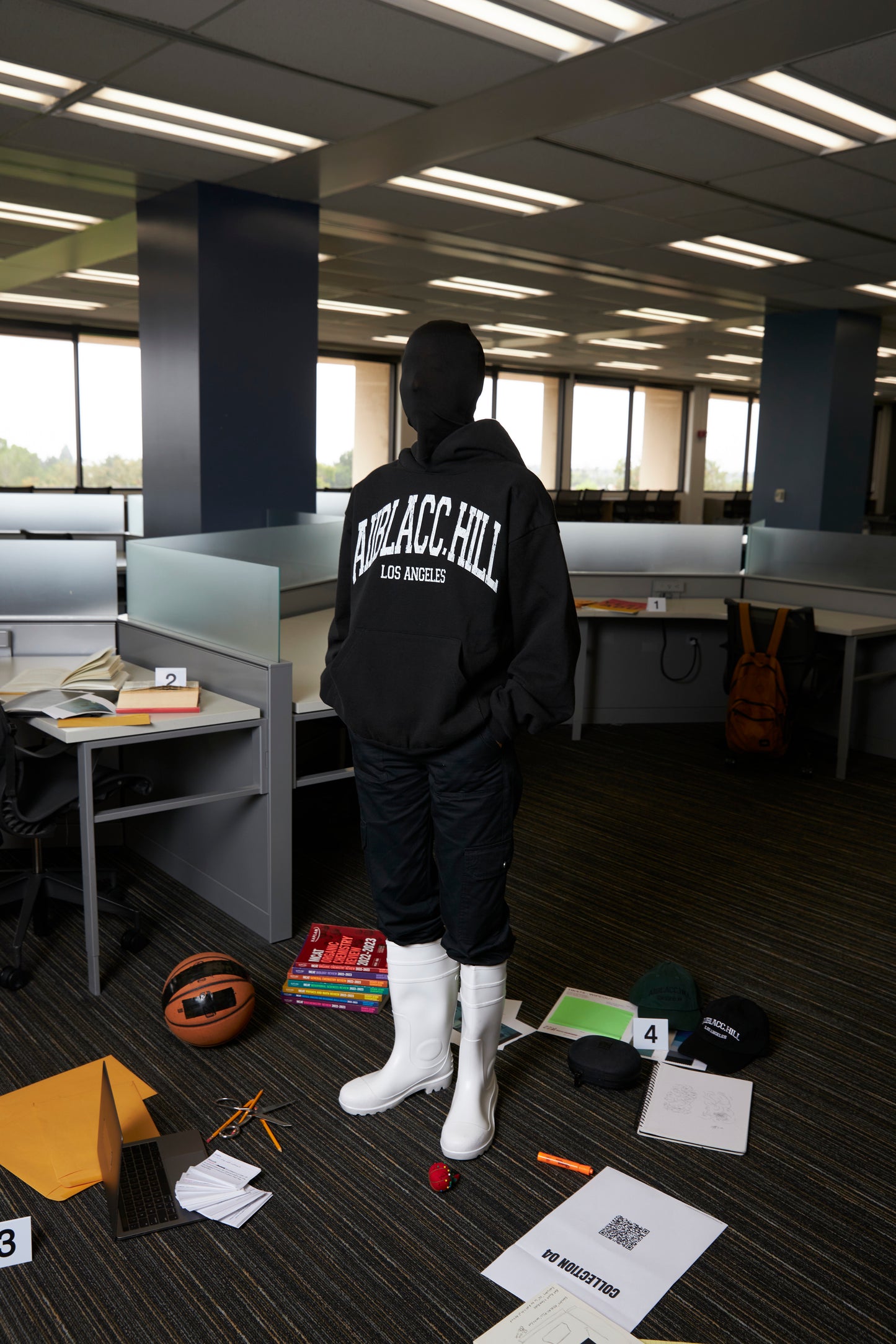 BLACK 04 HOODIE