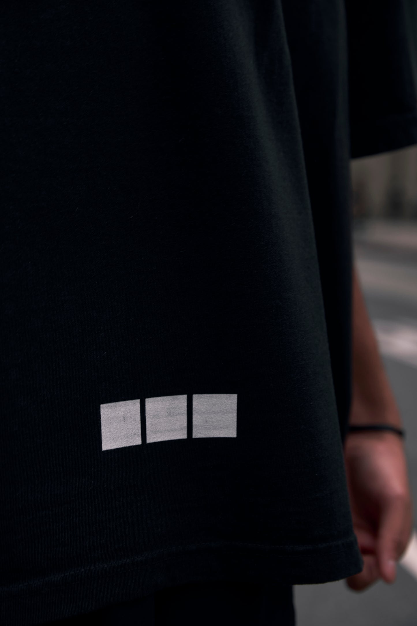 BLACK 05 T-SHIRT